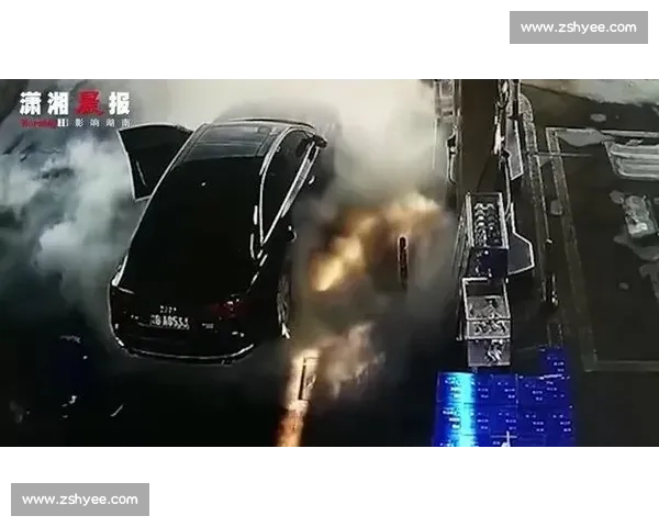 墨西哥站惊魂开局:一号弯四车混战! 墨西哥站惊魂开局:一号弯四车混战!