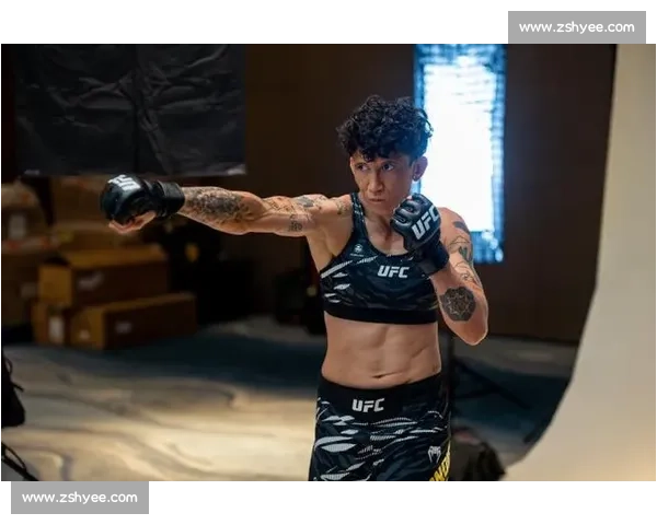 五回合血战加冕!邓恩制服杨迪罗巴,成 UFC 草量级新王 五回合血战加冕!邓恩制服杨迪罗巴,成 UFC 草量级新王